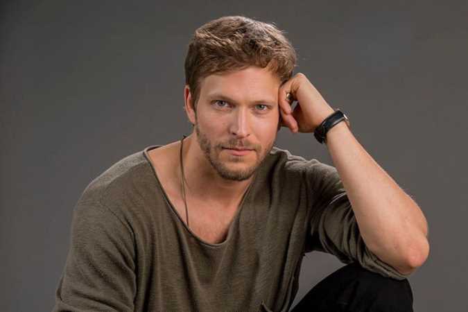 THE FLASH Adds SHADOWHUNTERS & LOST IN SPACE Actor Jon Cor As DC Comics Villain Chillblaine - Vimarsana News